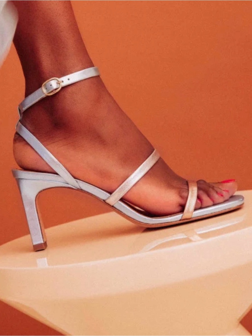 Bobbies Casey heel in Frozen Crush - size 39/8